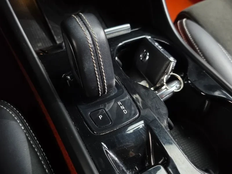 Volvo XC40 R-DESIGN, снимка 9 - Автомобили и джипове - 56162131