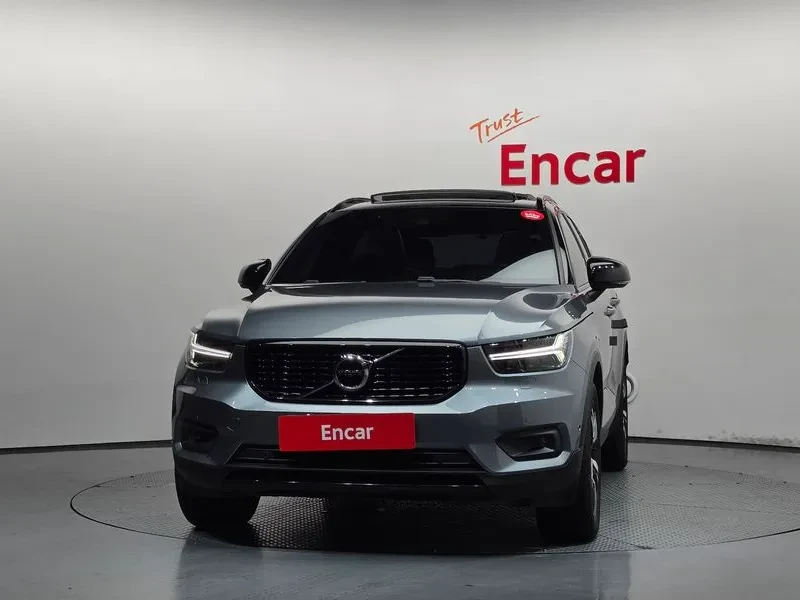 Volvo XC40 R-DESIGN, снимка 3 - Автомобили и джипове - 56162131