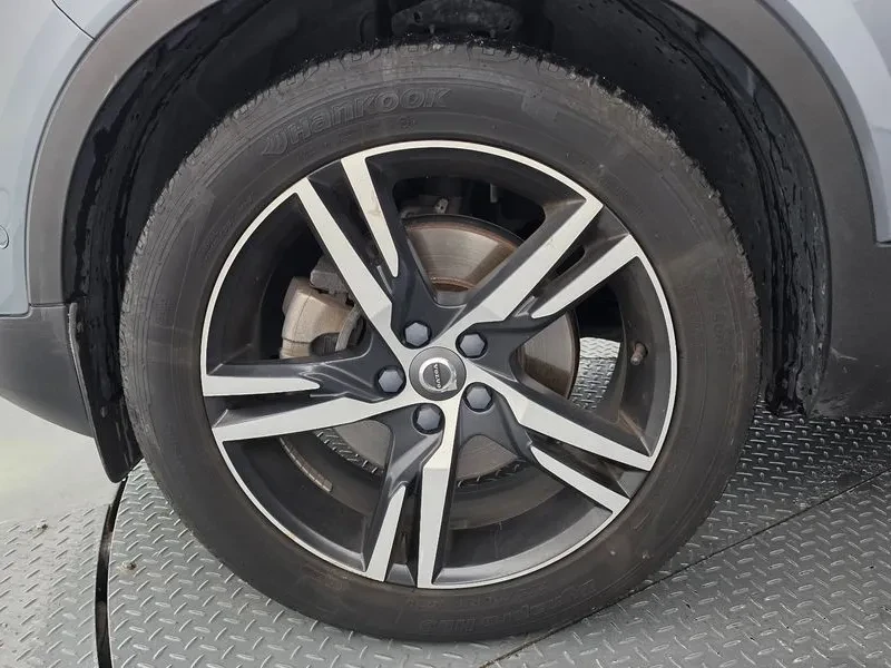 Volvo XC40 R-DESIGN, снимка 5 - Автомобили и джипове - 56162131