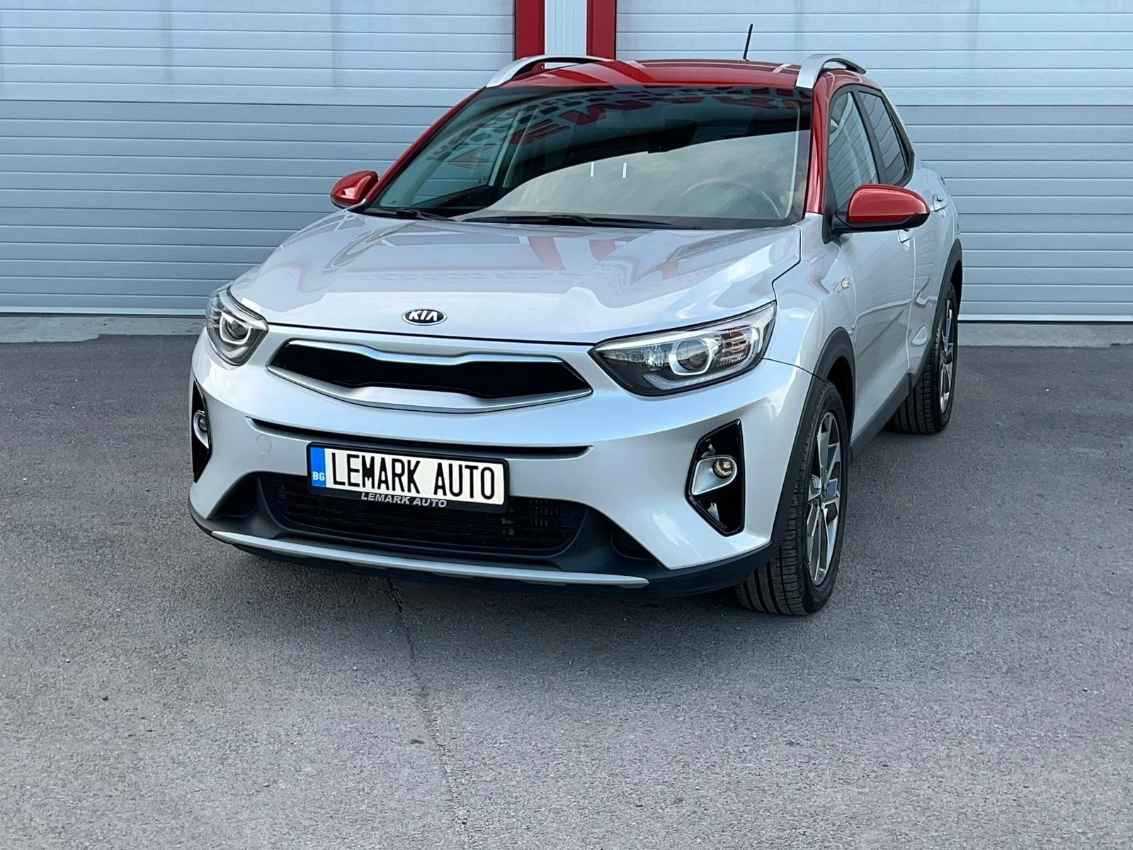 Kia Stonic 1.0T-GDI NAVI KAMERA KLIMATTRONIK EVRO 6B 99000KM - изображение 2