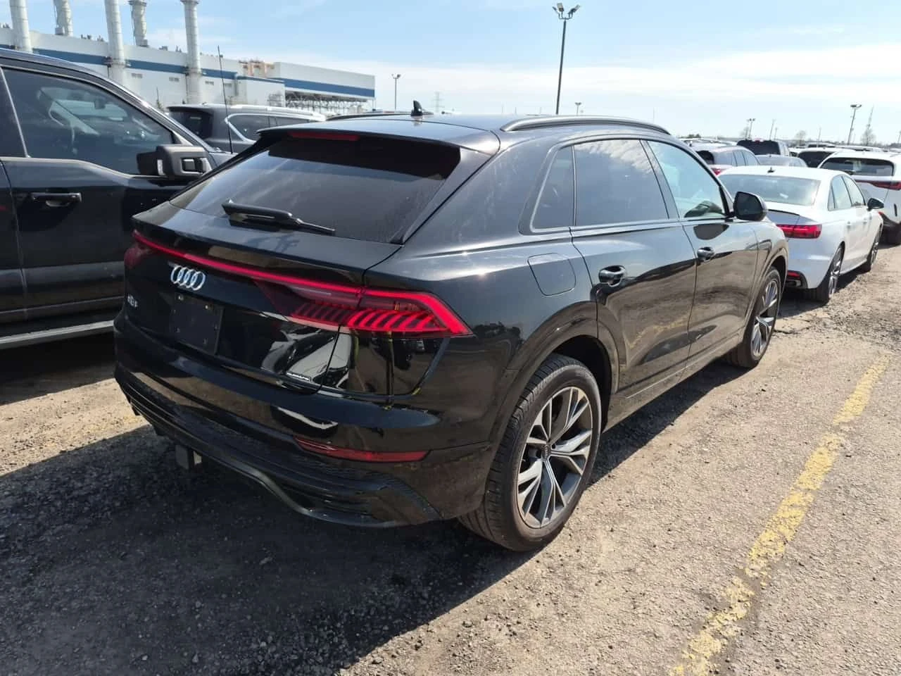 Audi Q8 PROGRESSIV| 360 КАМЕРИ| PANO| 2 КЛЮЧА| , снимка 3 - Автомобили и джипове - 54297020
