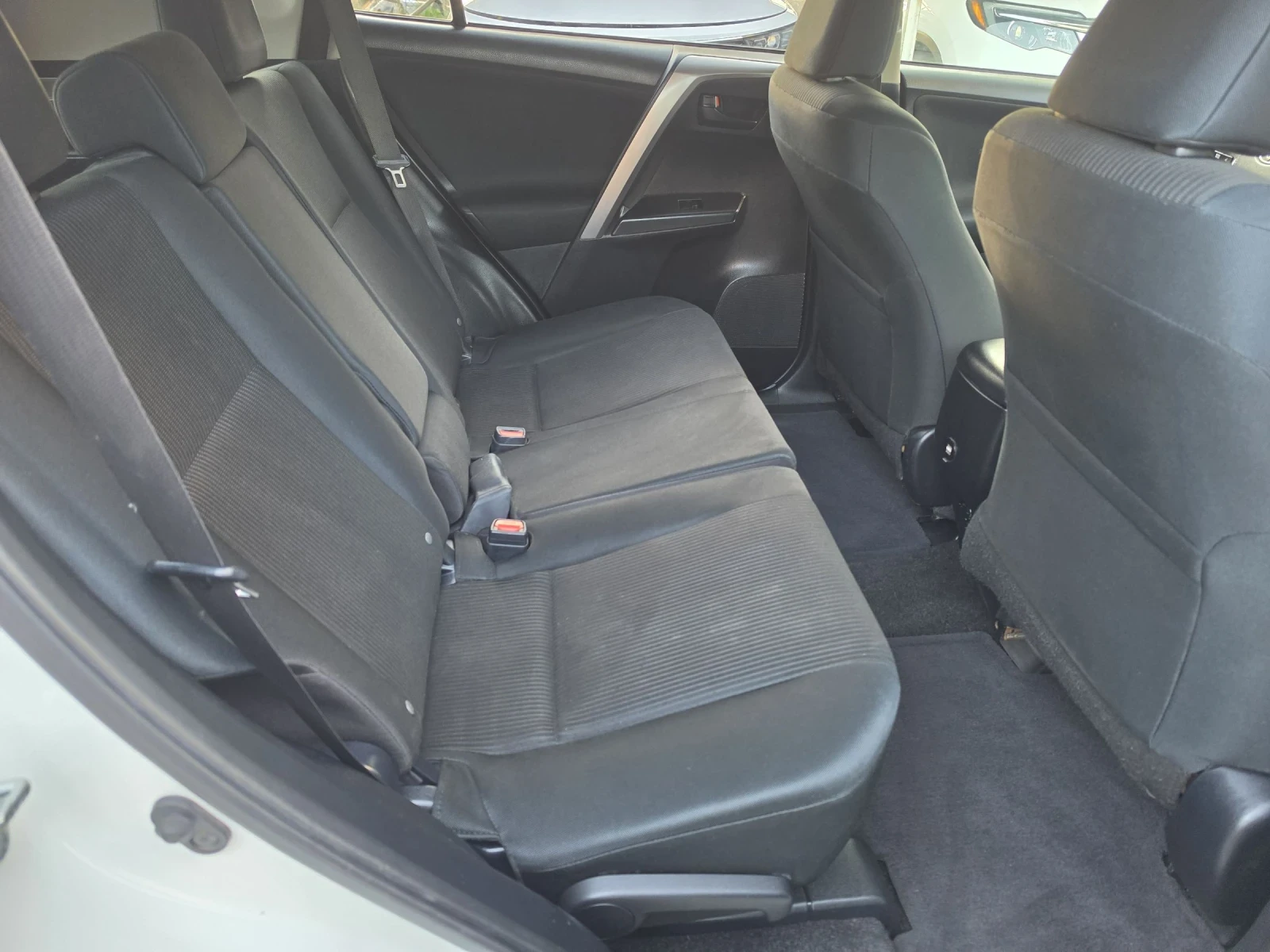 Toyota Rav4 2.5 LE, снимка 16 - Автомобили и джипове - 54335095