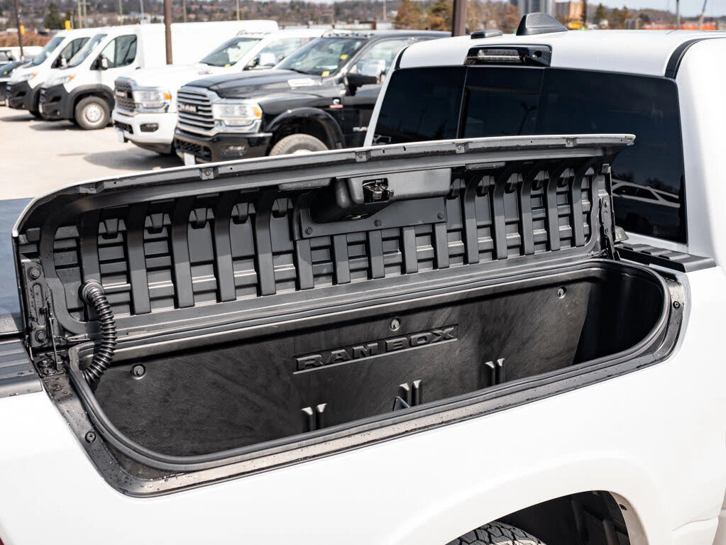 Dodge RAM 1500 Limited Crew Cab 4WD, снимка 11 - Автомобили и джипове - 54611847