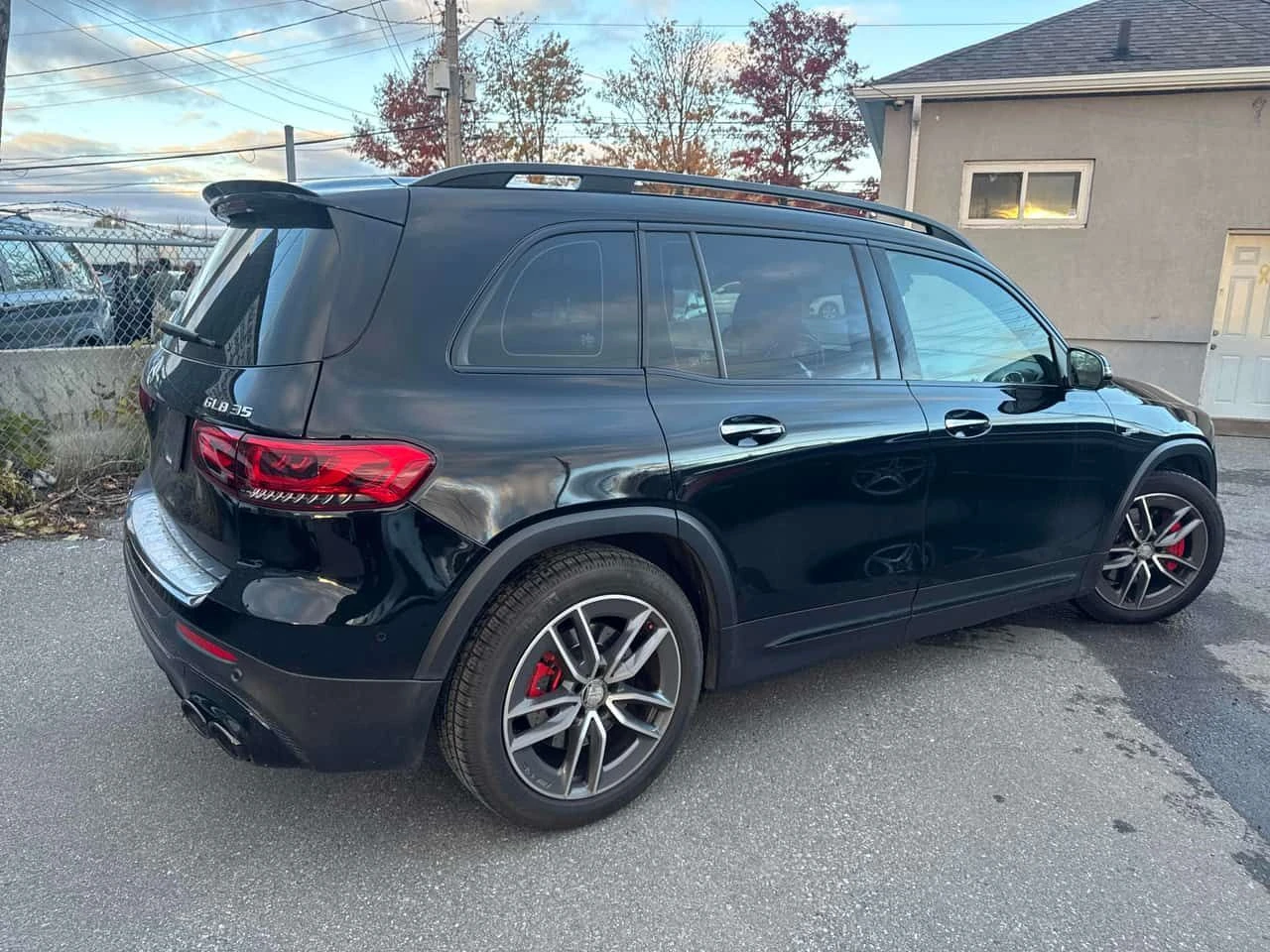 Mercedes-Benz GLB * AMG 35 * CARFAX * ЦЕНА ДО БГ, снимка 3 - Автомобили и джипове - 54668186