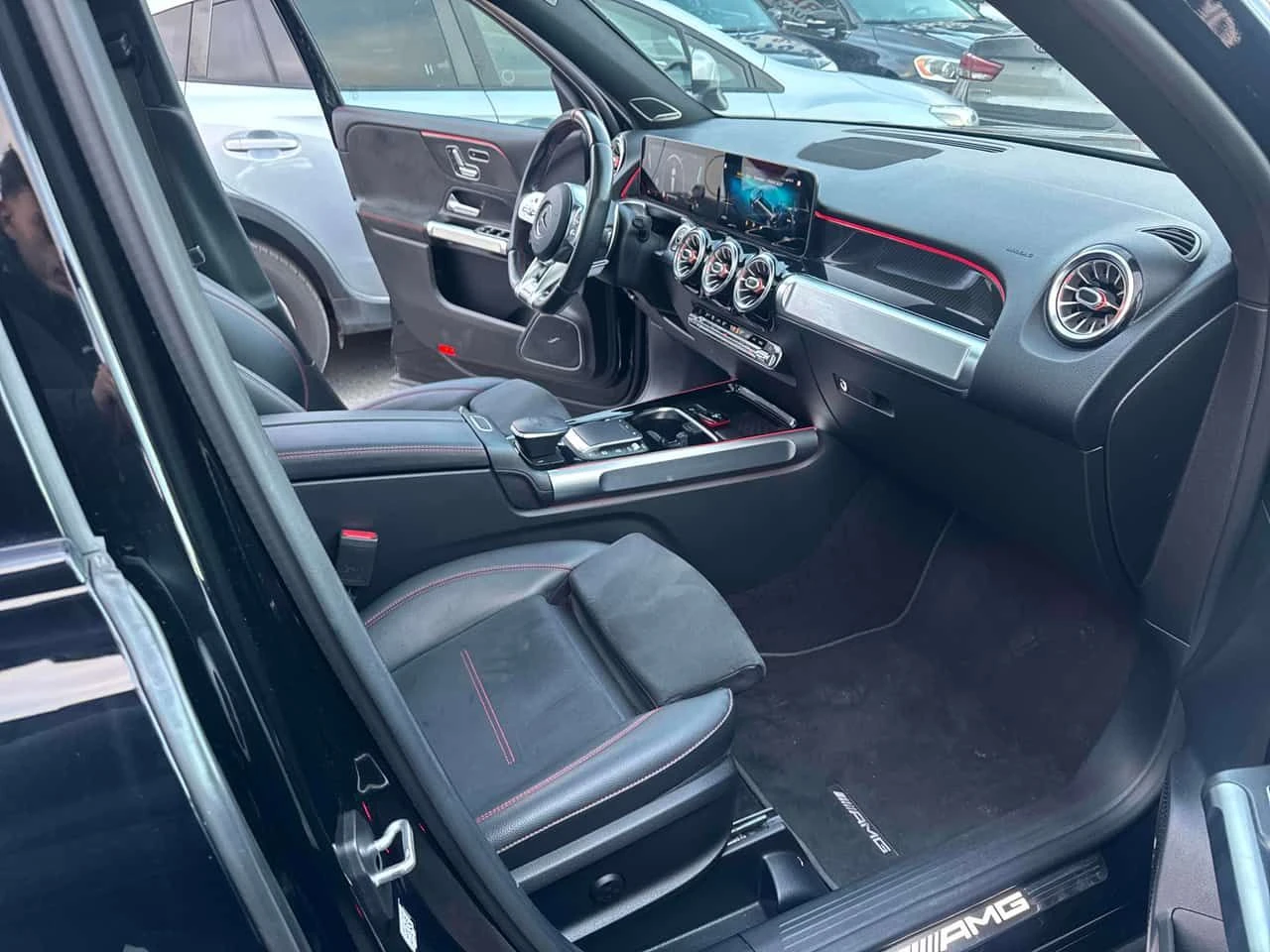 Mercedes-Benz GLB * AMG 35 * CARFAX * ЦЕНА ДО БГ, снимка 15 - Автомобили и джипове - 54668186