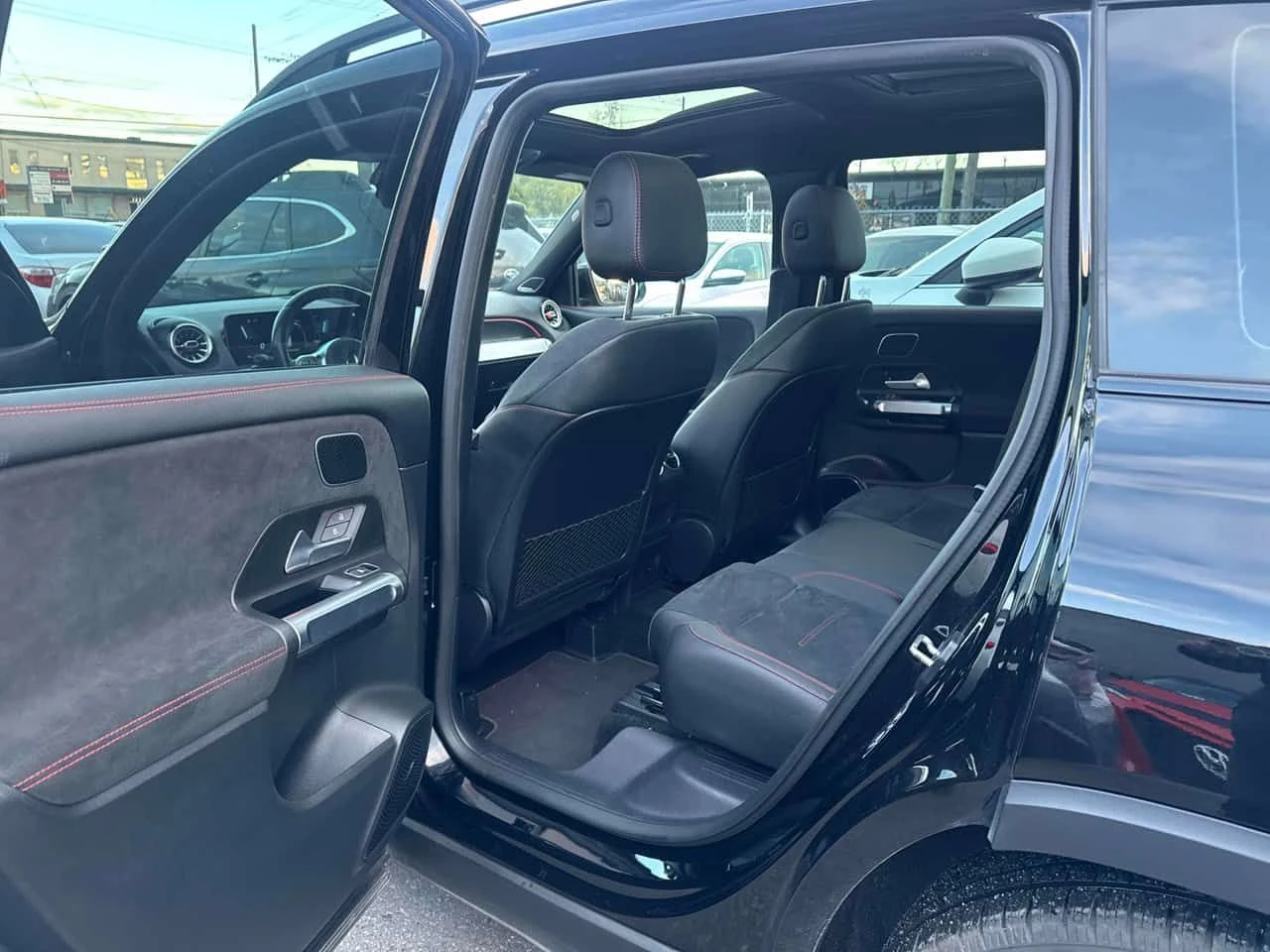 Mercedes-Benz GLB * AMG 35 * CARFAX * ЦЕНА ДО БГ, снимка 16 - Автомобили и джипове - 54668186