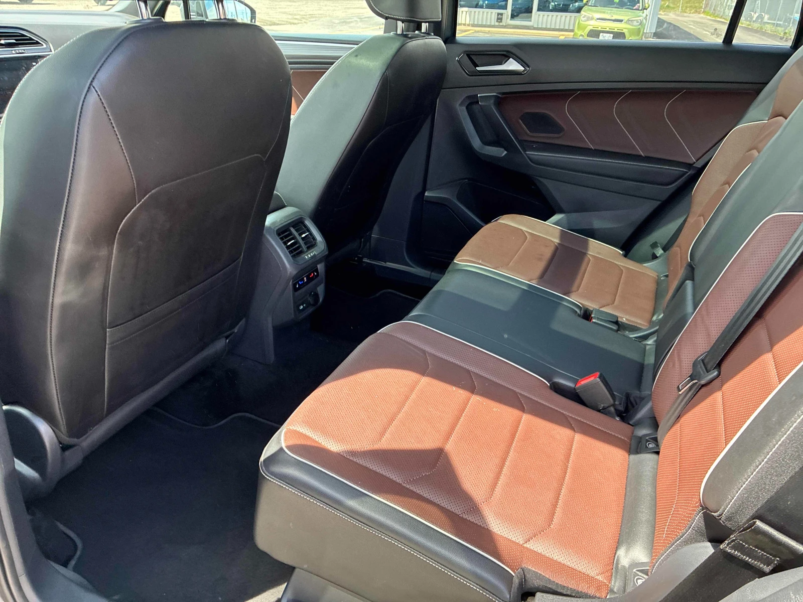 VW Tiguan Highline R-Line * CARFAX * АВТО КРЕДИТ * , снимка 8 - Автомобили и джипове - 54825544