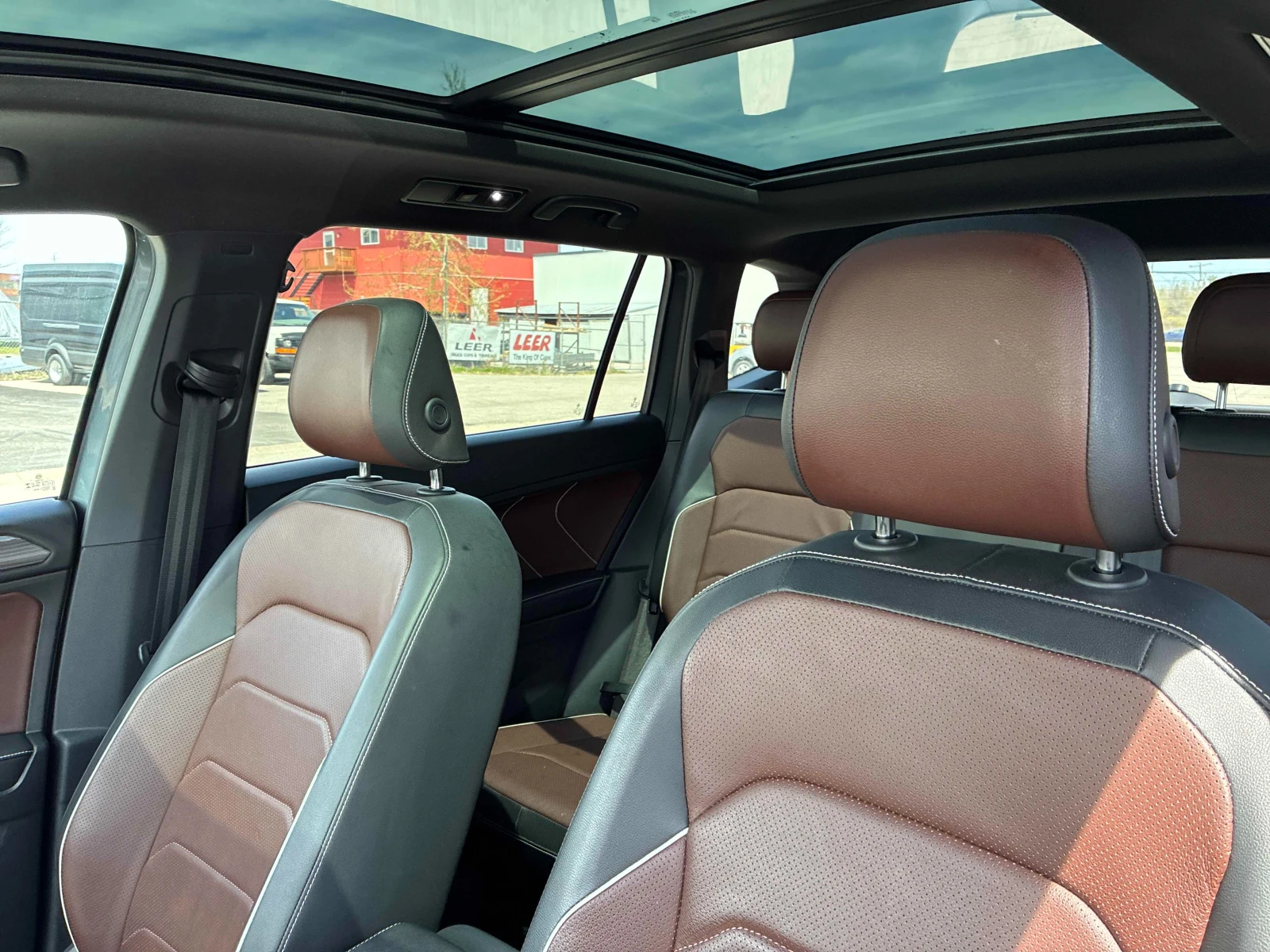 VW Tiguan Highline R-Line * CARFAX * АВТО КРЕДИТ * , снимка 9 - Автомобили и джипове - 54825544