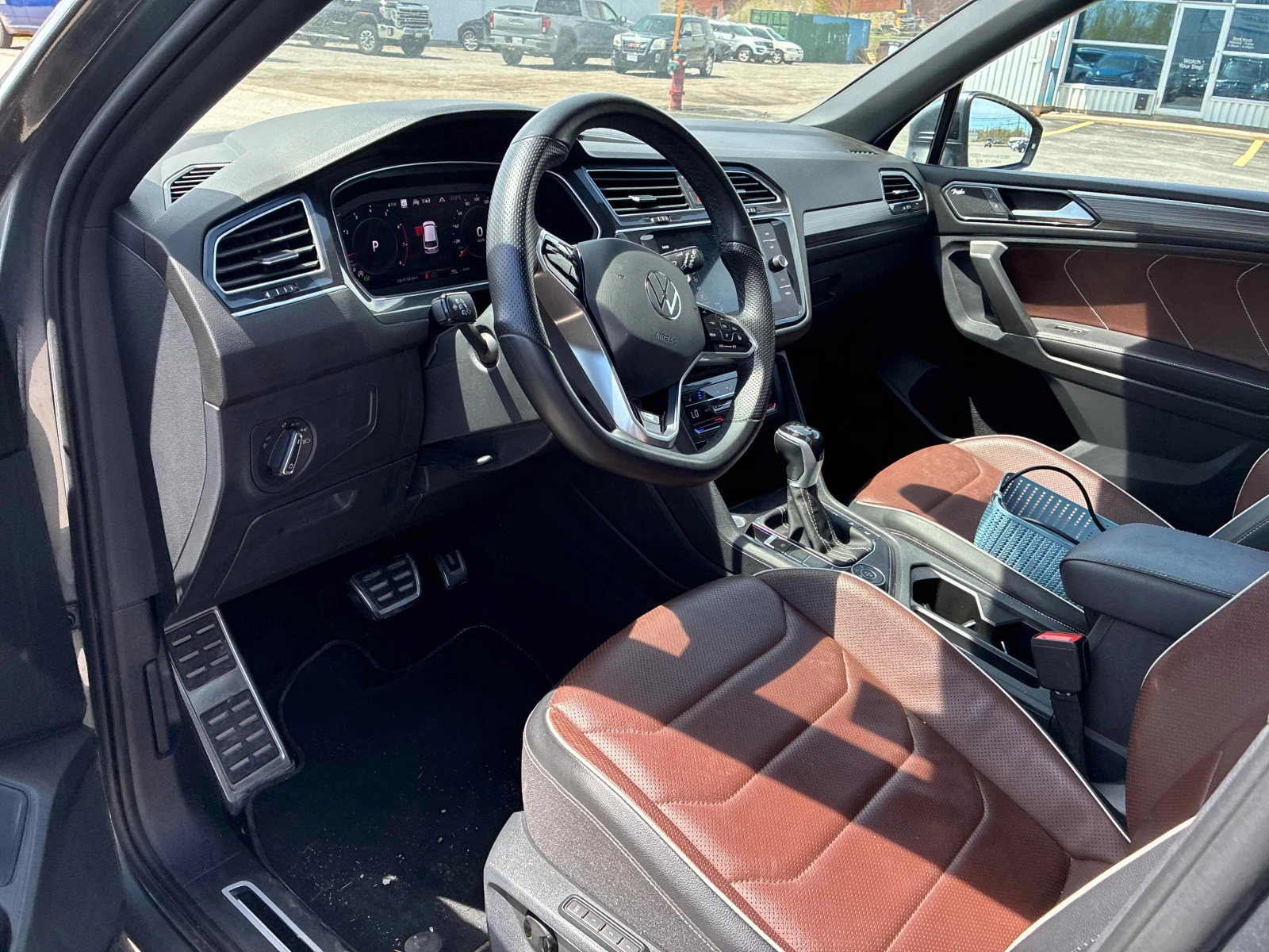 VW Tiguan Highline R-Line * CARFAX * АВТО КРЕДИТ * , снимка 7 - Автомобили и джипове - 54825544