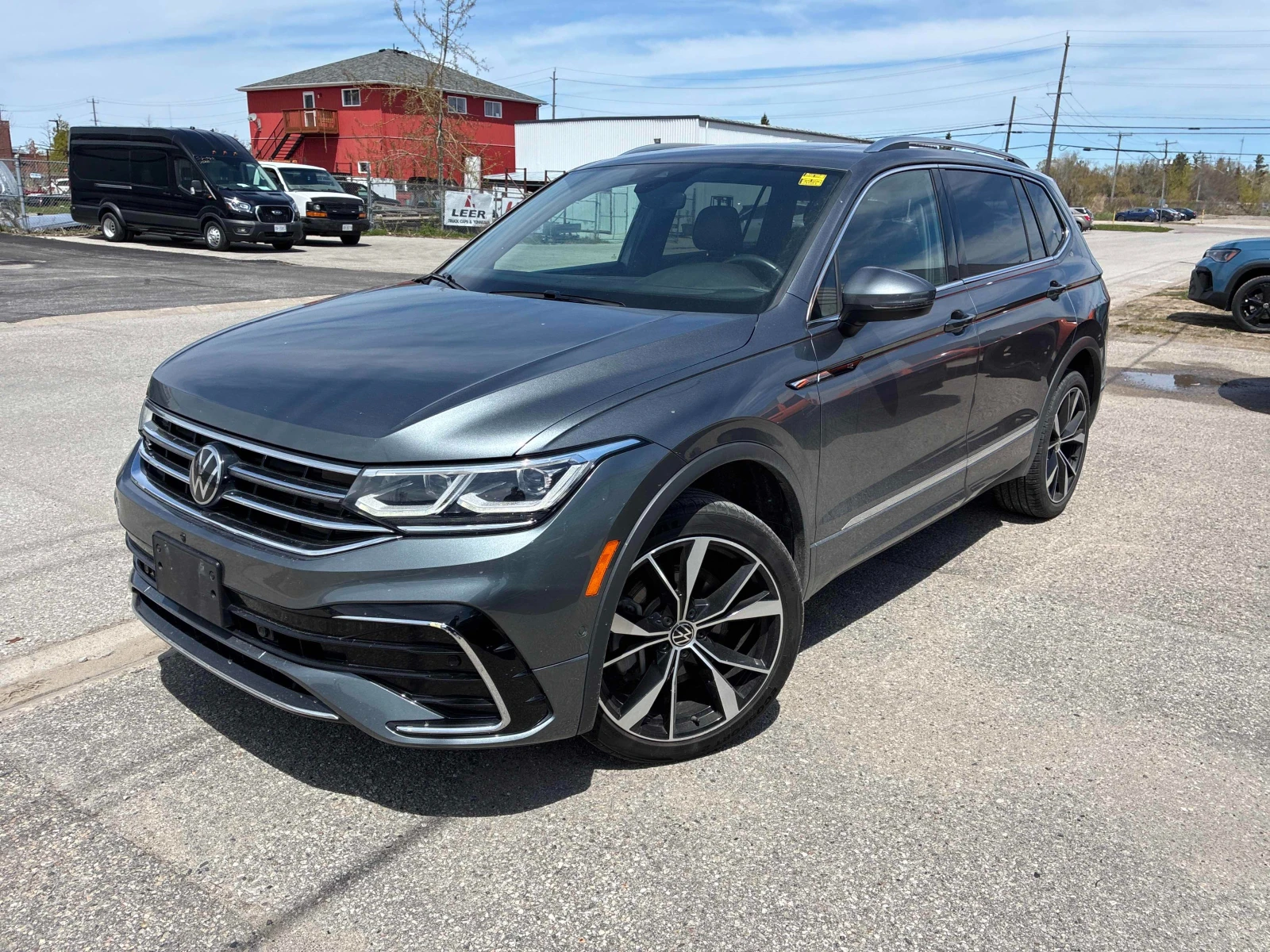 VW Tiguan Highline R-Line * CARFAX * АВТО КРЕДИТ * , снимка 2 - Автомобили и джипове - 54825544