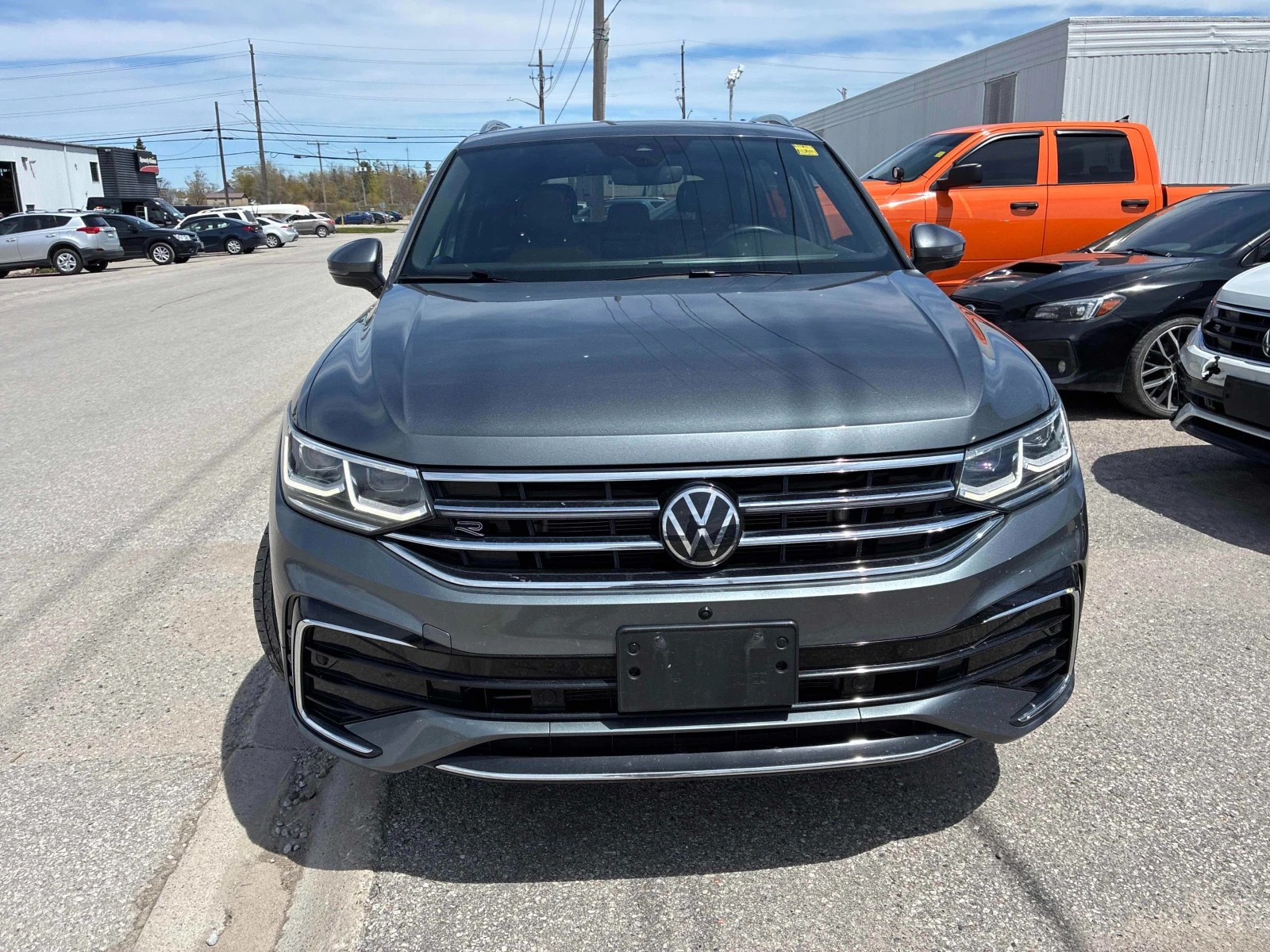 VW Tiguan Highline R-Line * CARFAX * АВТО КРЕДИТ * , снимка 3 - Автомобили и джипове - 54825544