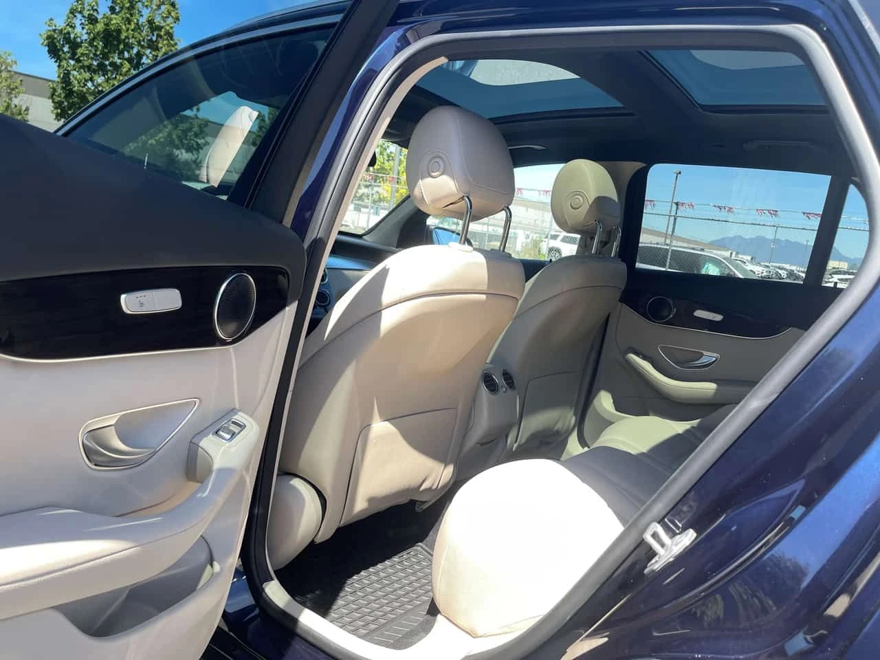 Mercedes-Benz GLC * 300 * CARFAX * БЕЗ ПЪРВОНАЧАЛНА ВНОСКА, снимка 13 - Автомобили и джипове - 55014689