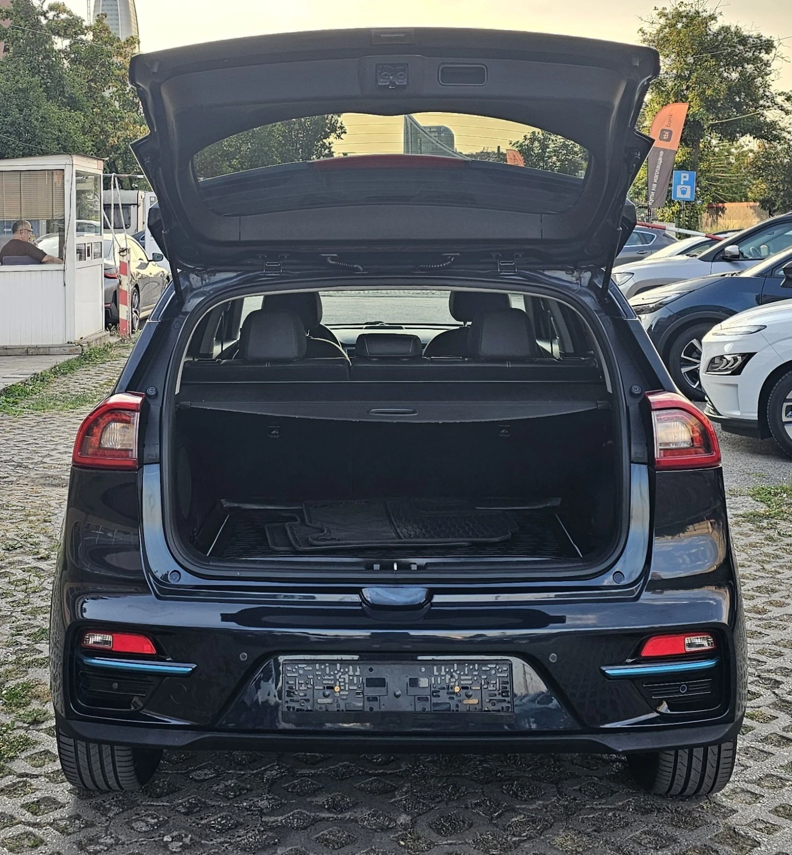 Kia Niro 64kWh ExecutiveLine 100%SOH JBL Термопомпа Keyless, снимка 5 - Автомобили и джипове - 55566157