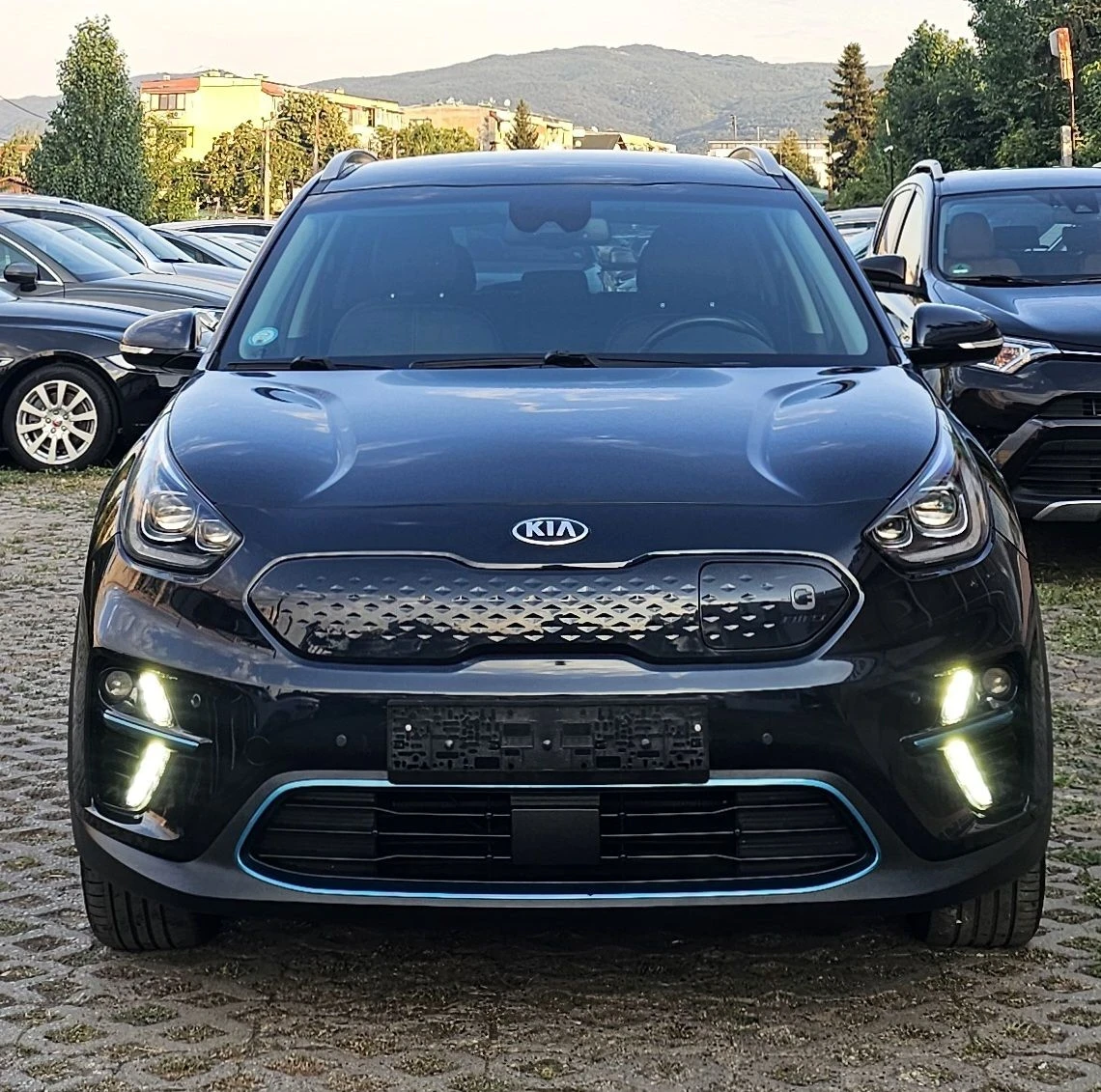 Kia Niro 64kWh ExecutiveLine 100%SOH JBL Термопомпа Keyless, снимка 2 - Автомобили и джипове - 55566157