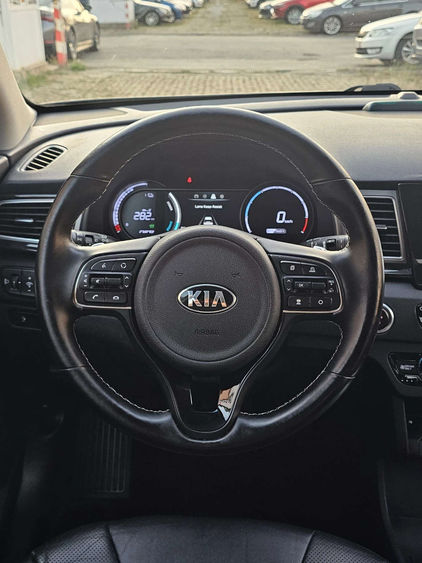 Kia Niro 64kWh ExecutiveLine 100%SOH JBL Термопомпа Keyless, снимка 13 - Автомобили и джипове - 55566157