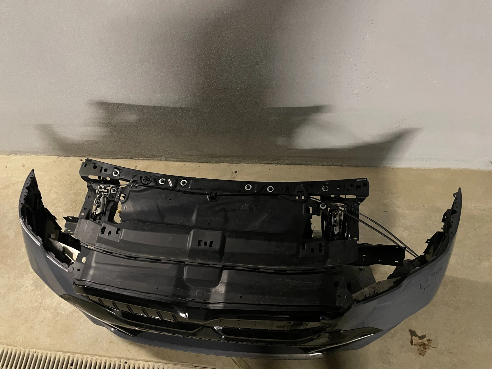 Напълно окомплектована предна броня и преден панел за BMW 5 G60 LCI M SPORT, снимка 5 - Части - 53806083