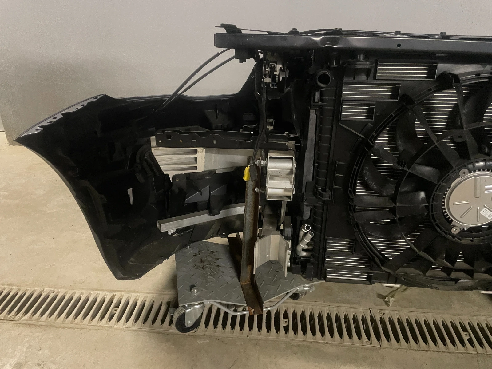 Напълно окомплектована предна броня и преден панел за BMW 5 G60 LCI M SPORT, снимка 9 - Части - 53806083