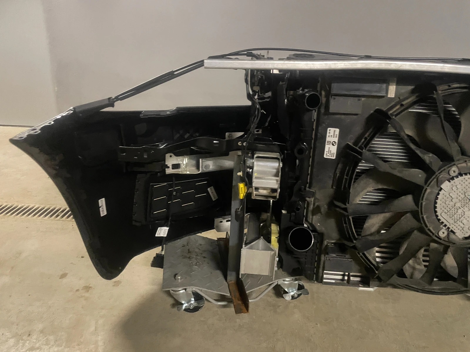 Напълно окомплектована предна броня и преден панел за BMW 5 G60 LCI M SPORT, снимка 11 - Части - 53806083