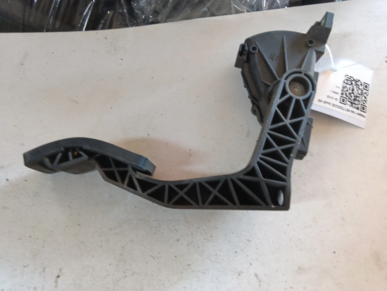 педал газ 4E1723523E Audi A8