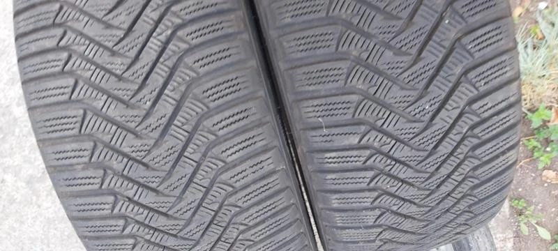 Гуми Зимни 225/40R18, снимка 2 - Гуми и джанти - 30392710