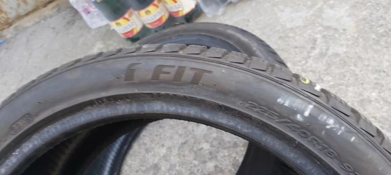 Гуми Зимни 225/40R18, снимка 6 - Гуми и джанти - 30392710