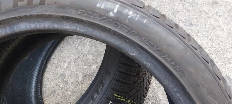 Гуми Зимни 225/40R18, снимка 7 - Гуми и джанти - 30392710