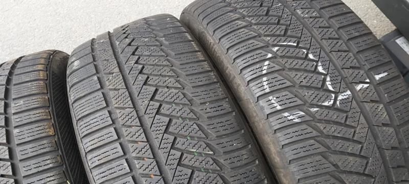 Гуми Зимни 235/40R19, снимка 3 - Гуми и джанти - 32572105