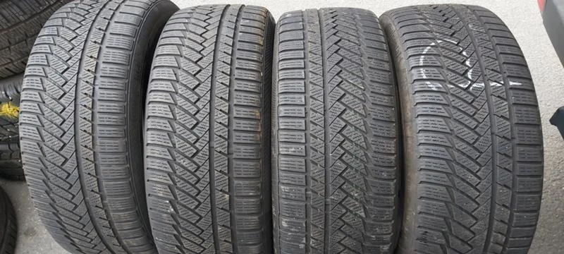 Гуми Зимни 235/40R19, снимка 1 - Гуми и джанти - 32572105