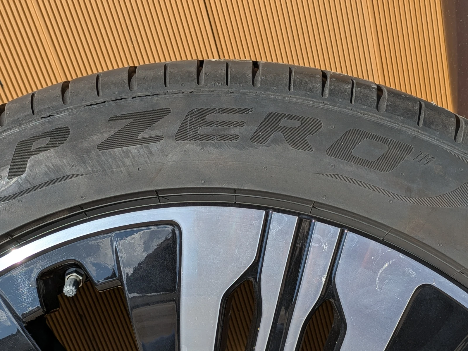 Гуми с джанти Pirelli 255/45R20, снимка 5 - Гуми и джанти - 54819134