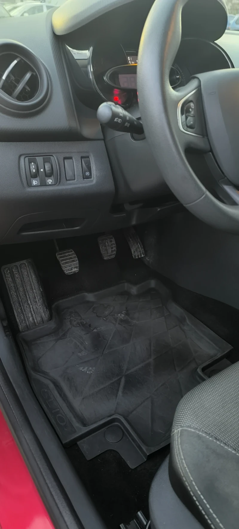 Renault Clio 0.9Tce, снимка 10 - Автомобили и джипове - 53116888