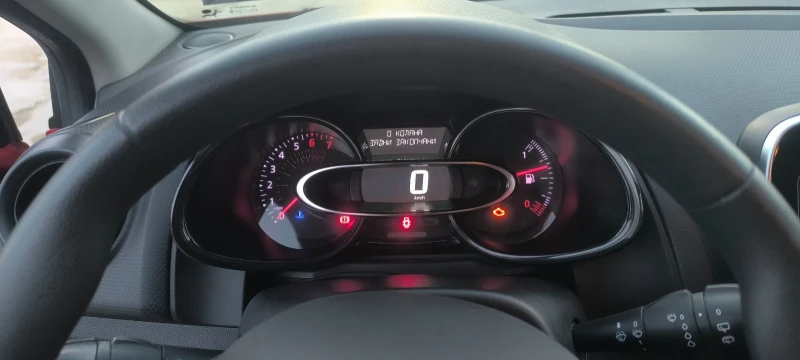 Renault Clio 0.9Tce, снимка 12 - Автомобили и джипове - 53116888
