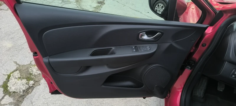 Renault Clio 0.9Tce, снимка 11 - Автомобили и джипове - 53116888