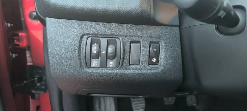 Renault Clio 0.9Tce, снимка 15 - Автомобили и джипове - 53116888