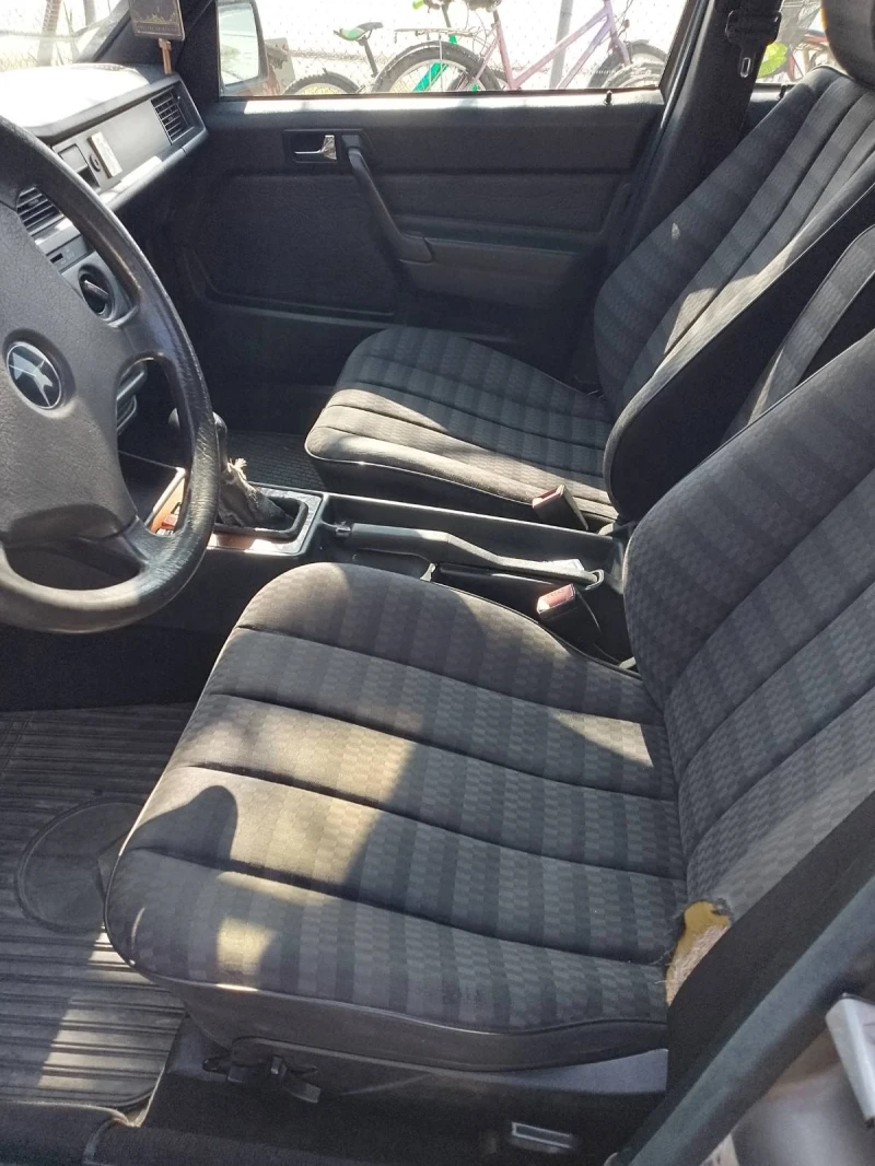 Mercedes-Benz 190, снимка 10 - Автомобили и джипове - 53213821