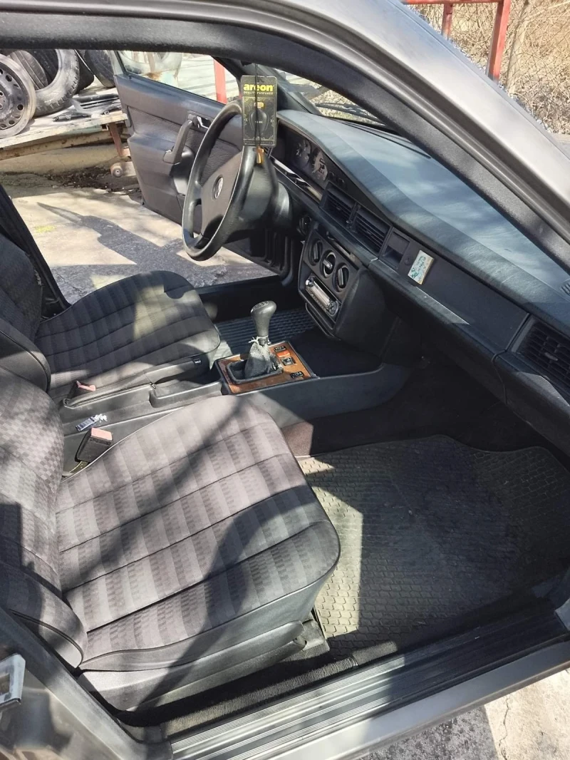 Mercedes-Benz 190, снимка 17 - Автомобили и джипове - 53213821