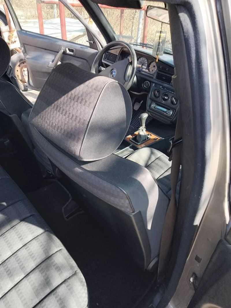 Mercedes-Benz 190, снимка 12 - Автомобили и джипове - 53213821