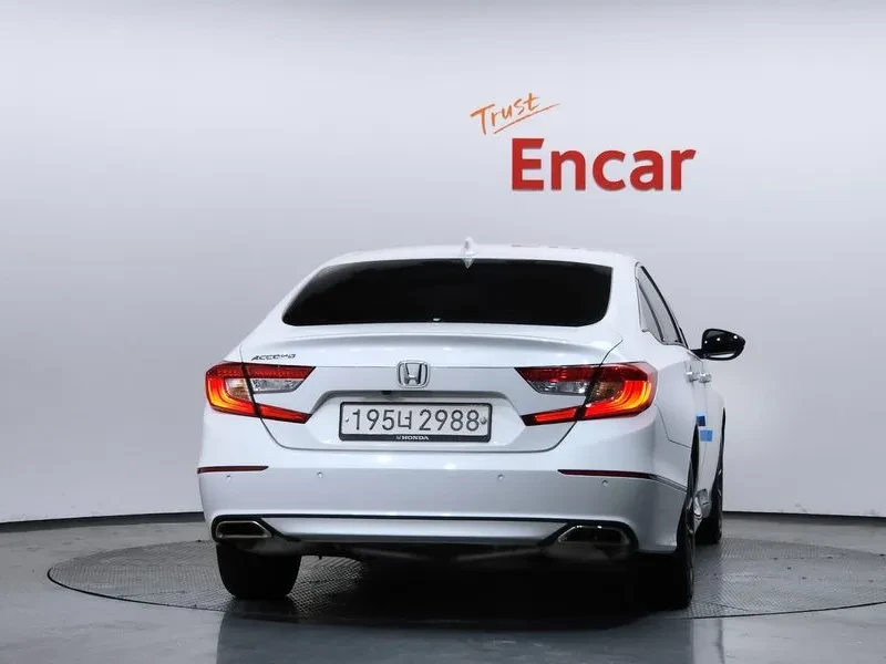 Honda Accord 1.5 TURBO, снимка 4 - Автомобили и джипове - 55207375
