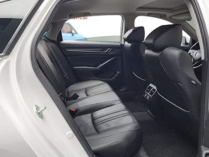 Honda Accord 1.5 TURBO, снимка 12 - Автомобили и джипове - 55207375