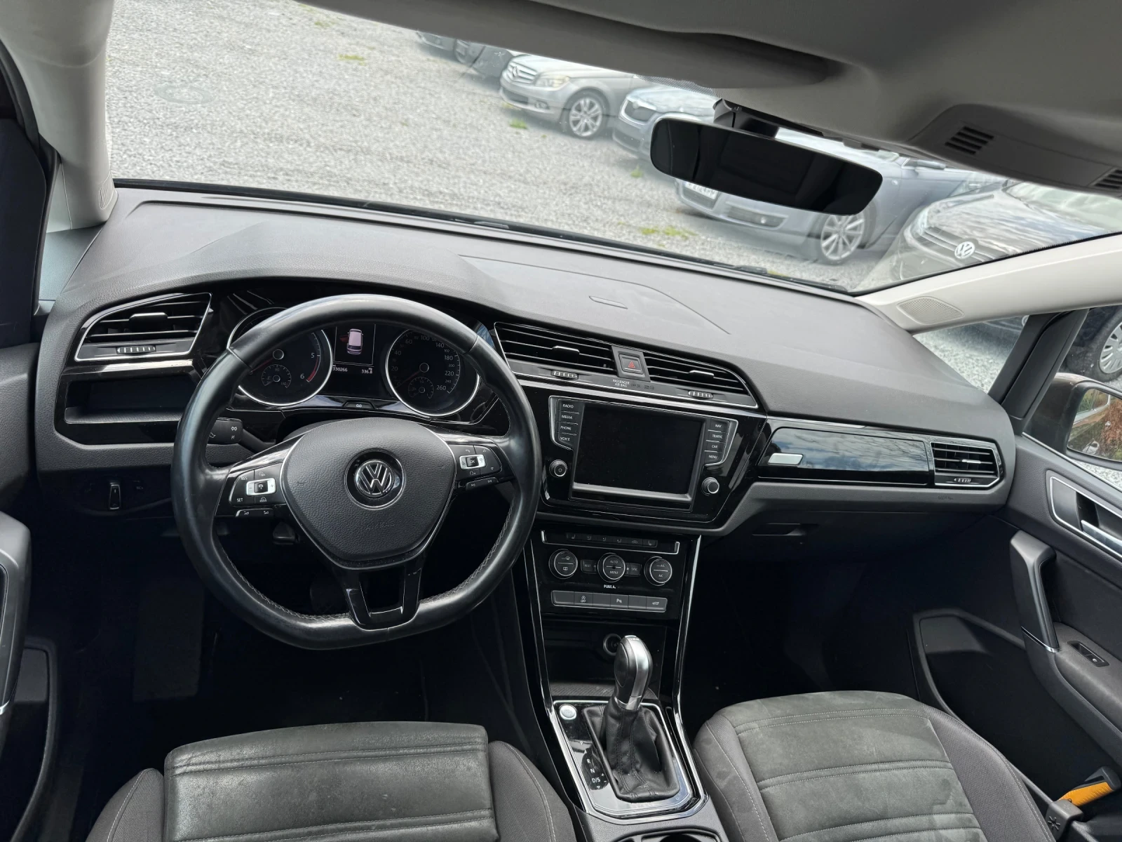 VW Touran 2.0тди 150к.с DsG - изображение 10