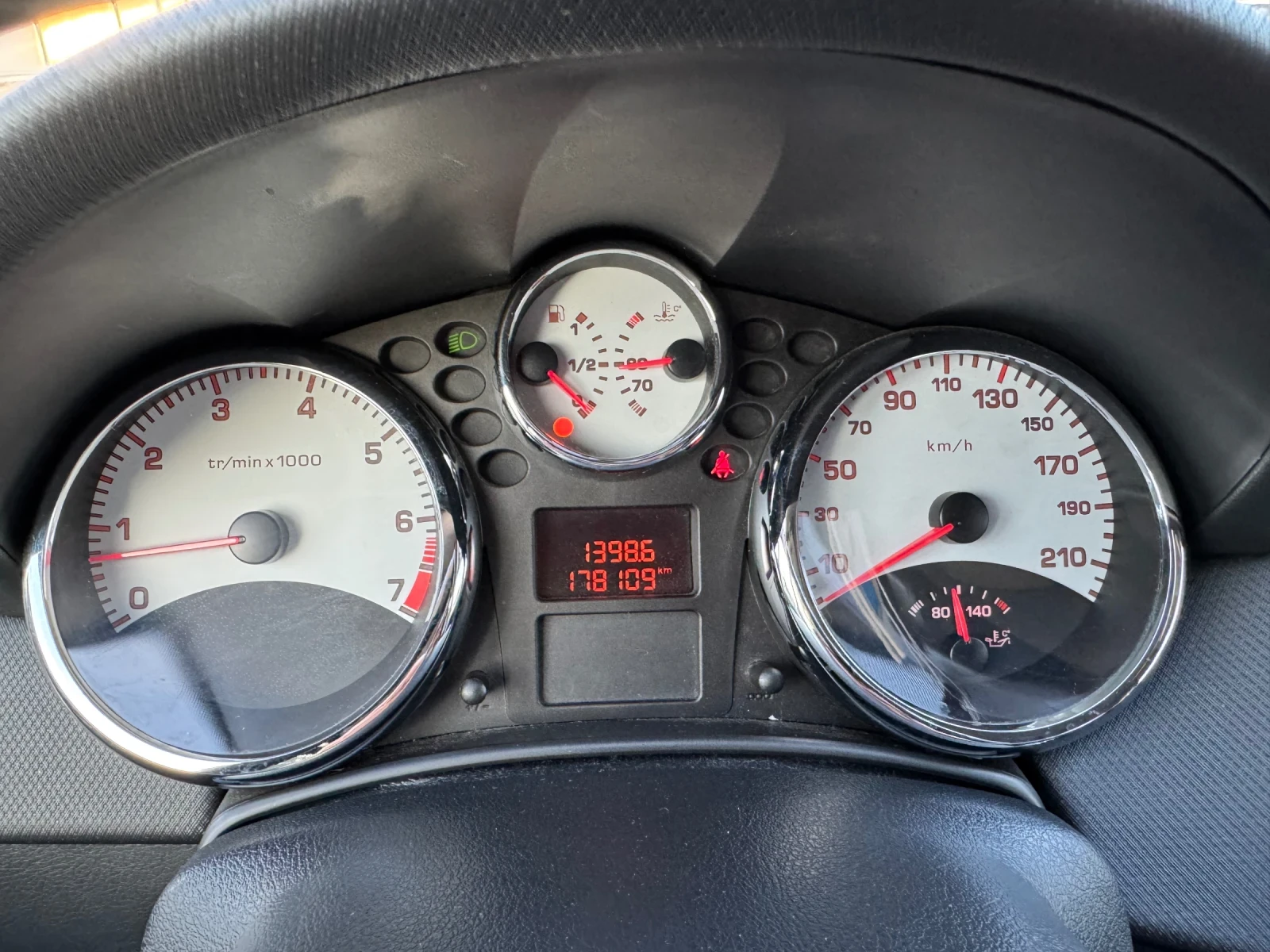 Peugeot 207, снимка 12 - Автомобили и джипове - 53774532