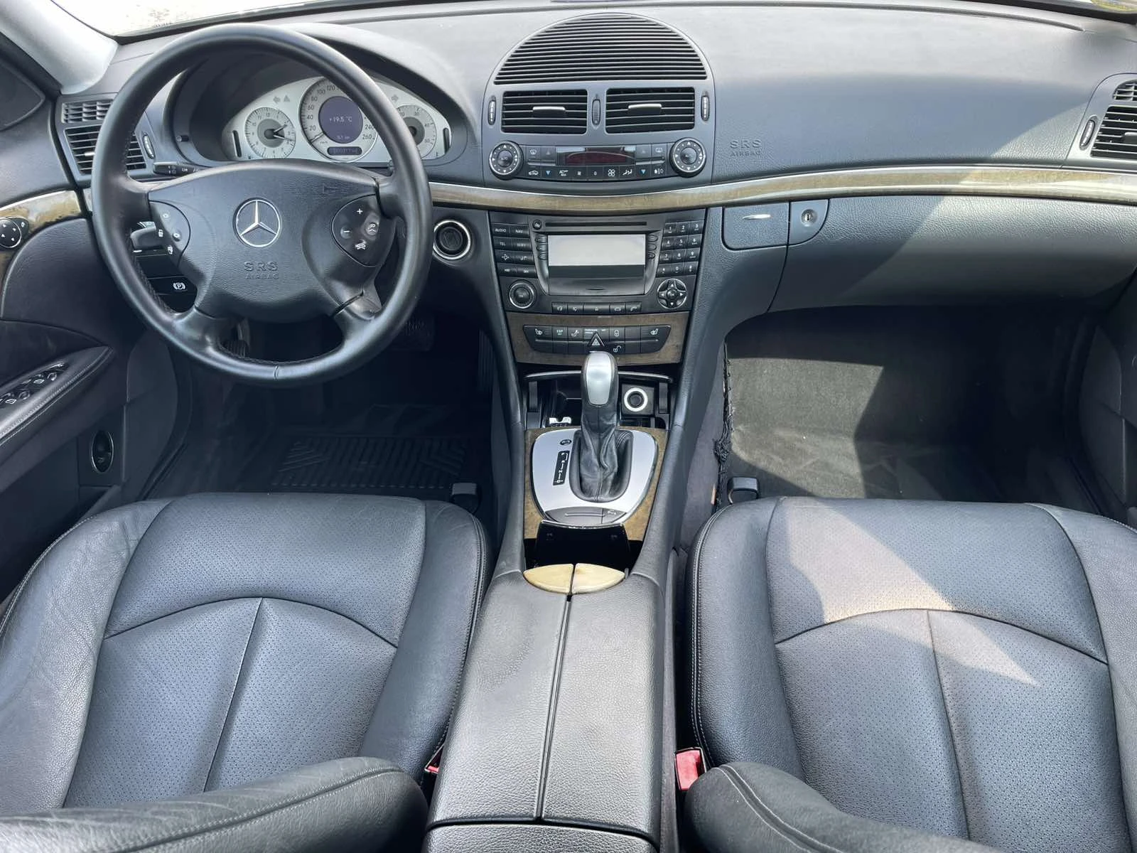 Mercedes-Benz E 270, снимка 16 - Автомобили и джипове - 53989852