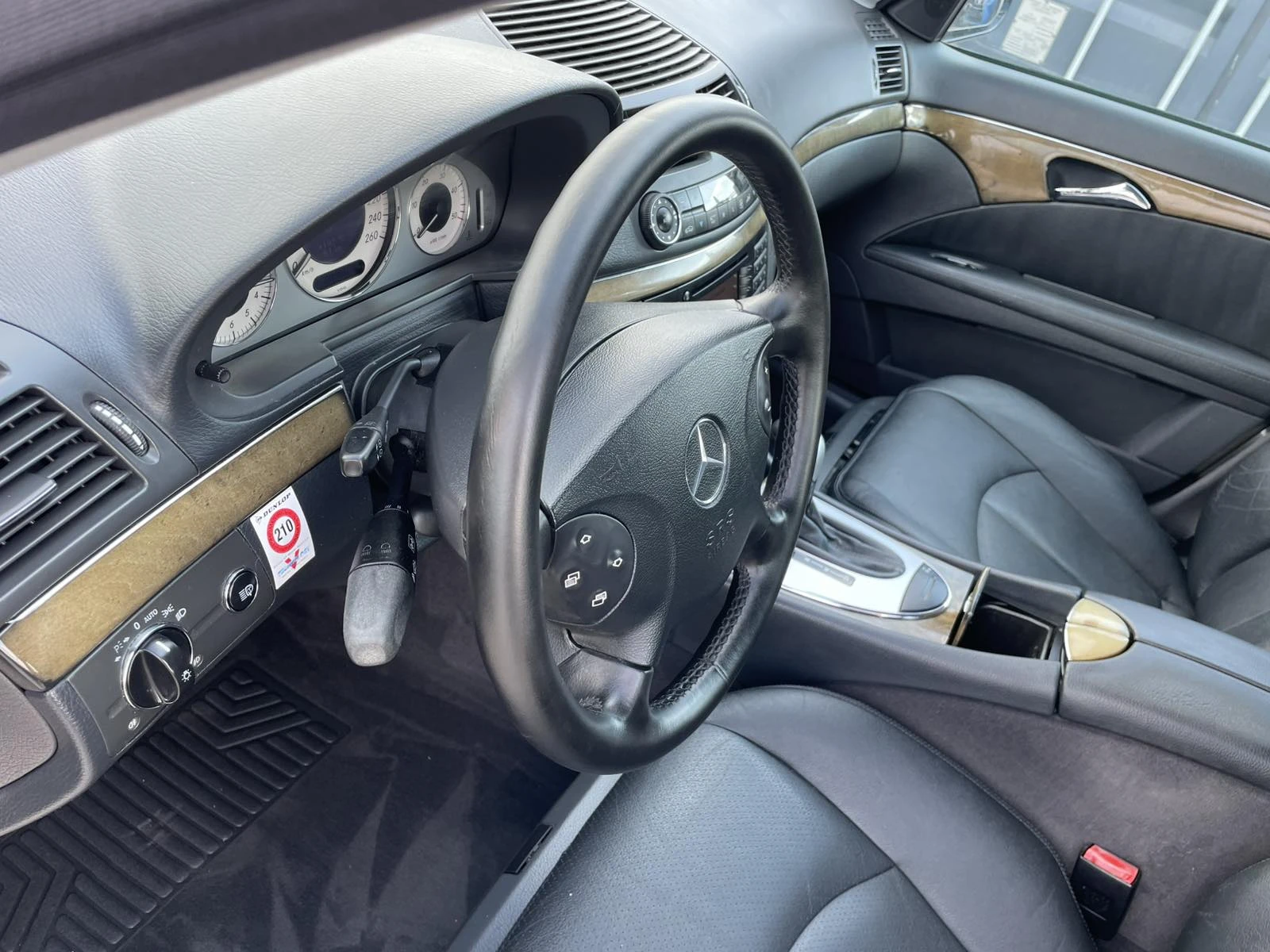 Mercedes-Benz E 270, снимка 11 - Автомобили и джипове - 53989852