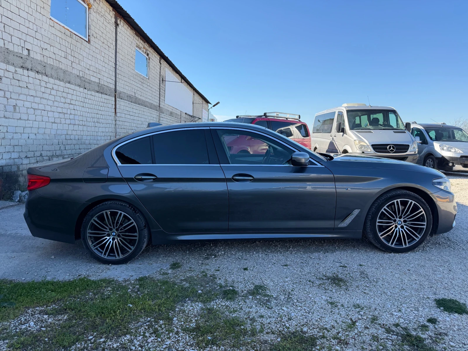 BMW 530 M paper HEAD UP/DISTRONIK/HARMAN KARDON, снимка 8 - Автомобили и джипове - 54138457