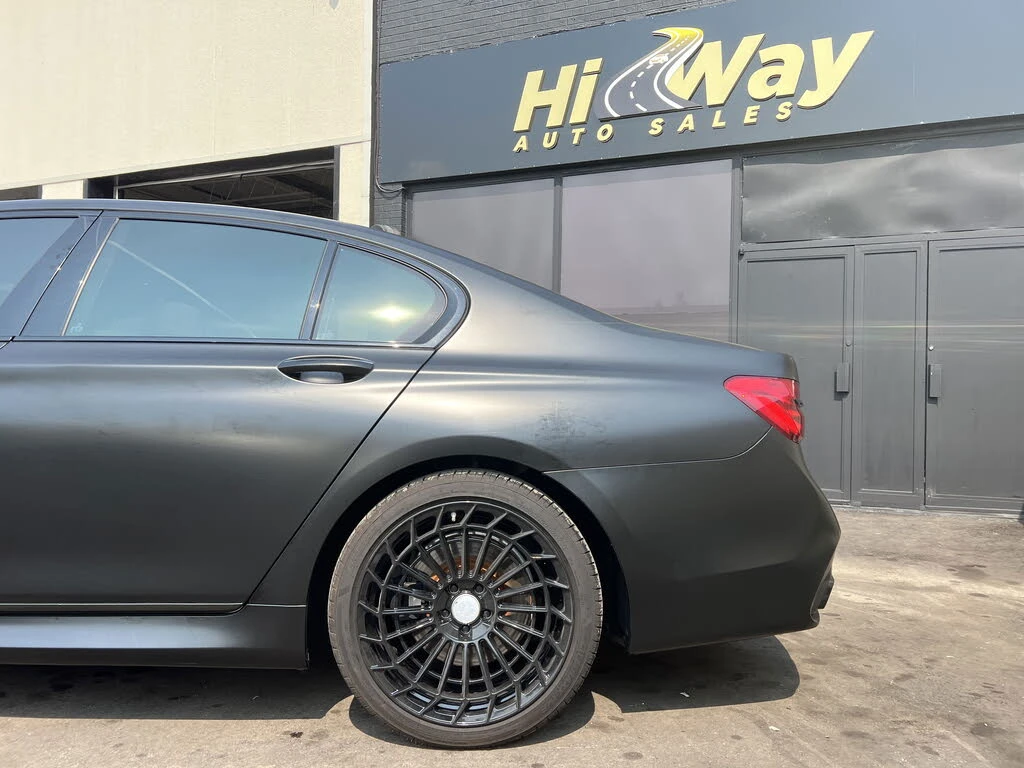 BMW 750  * АвтоКредит * (ЦЕНА ДО БГ), снимка 3 - Автомобили и джипове - 54755495