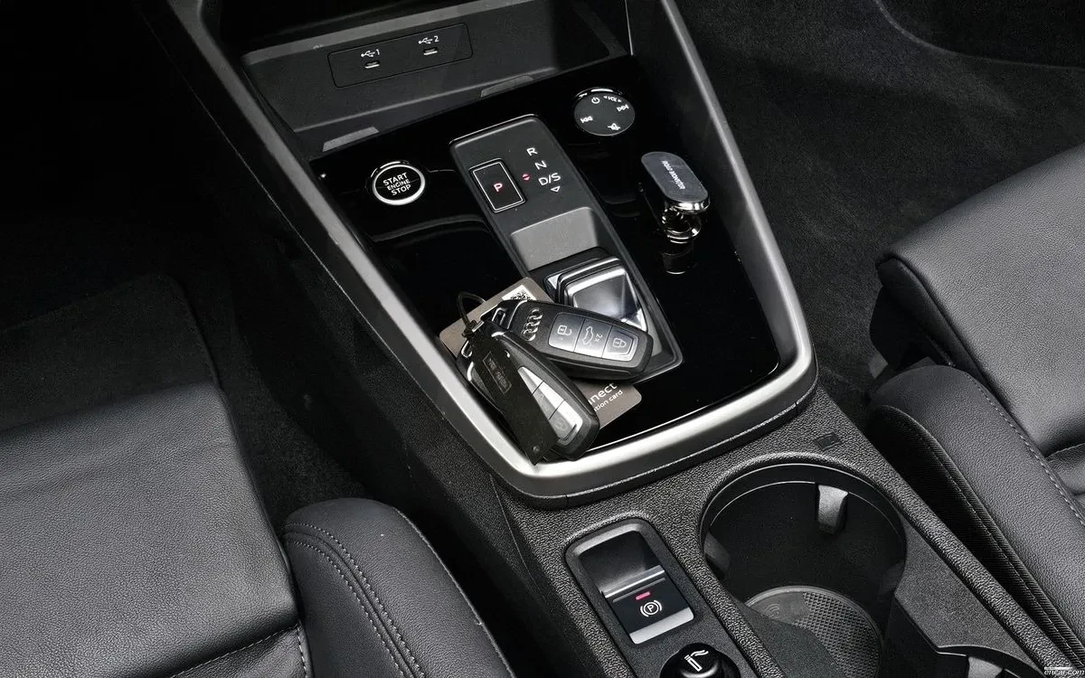 Audi A3 40 TFSI S LINE | BLIND SPOT | Подгрев | Шибедах , снимка 7 - Автомобили и джипове - 54947795