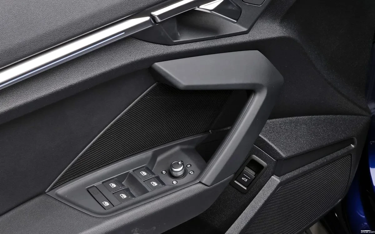 Audi A3 40 TFSI S LINE | BLIND SPOT | Подгрев | Шибедах , снимка 14 - Автомобили и джипове - 54947795