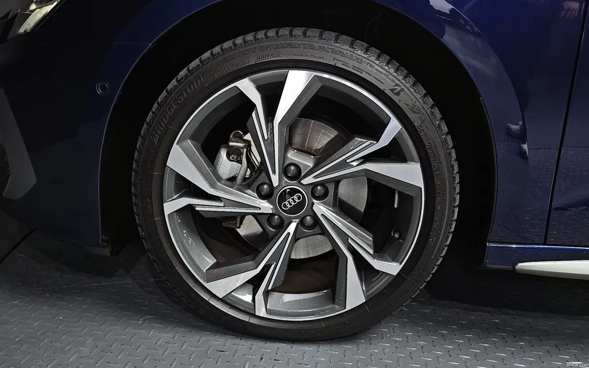 Audi A3 40 TFSI S LINE | BLIND SPOT | Подгрев | Шибедах , снимка 4 - Автомобили и джипове - 54947795