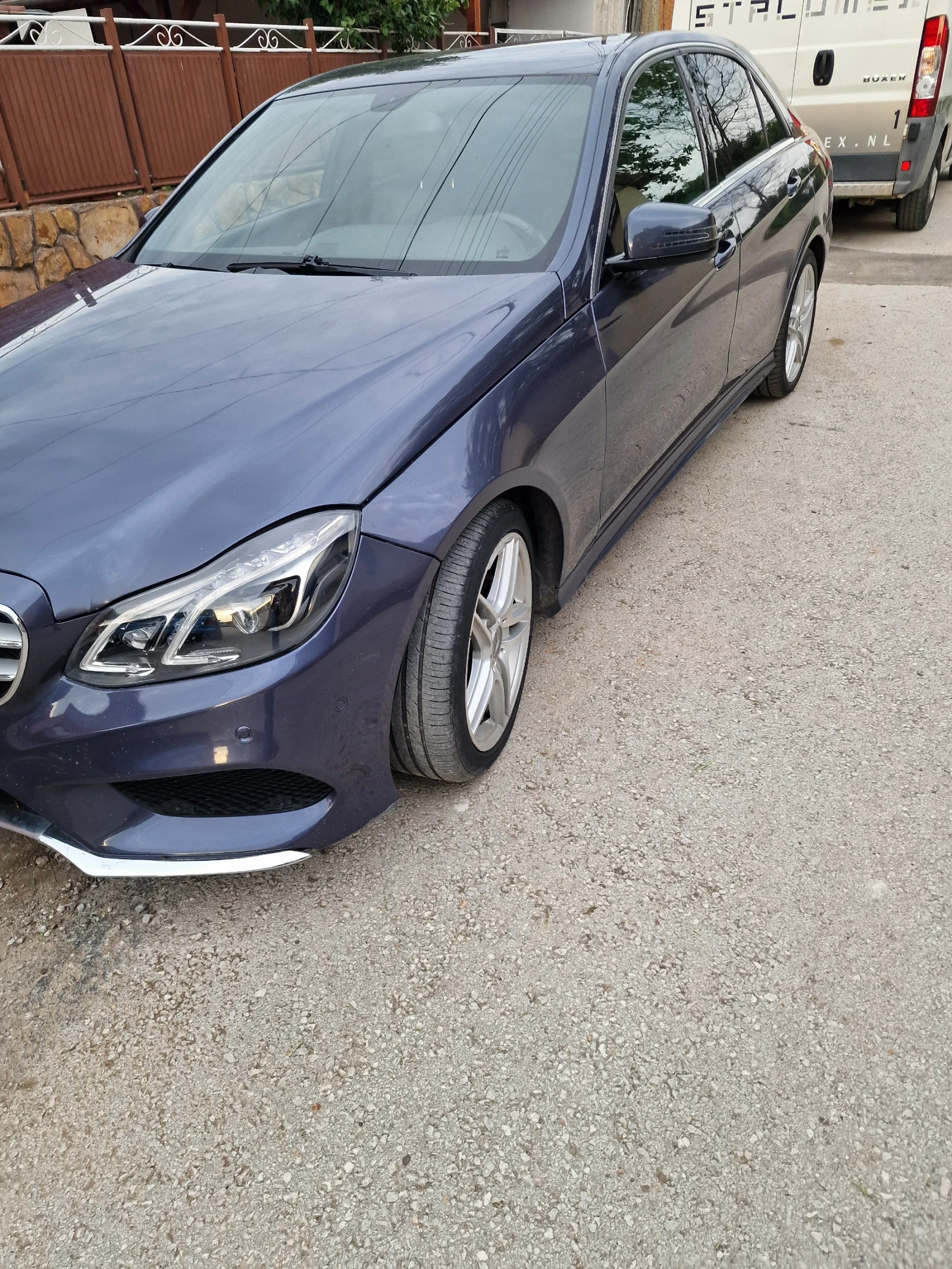 Mercedes-Benz E 220, снимка 3 - Автомобили и джипове - 55353561