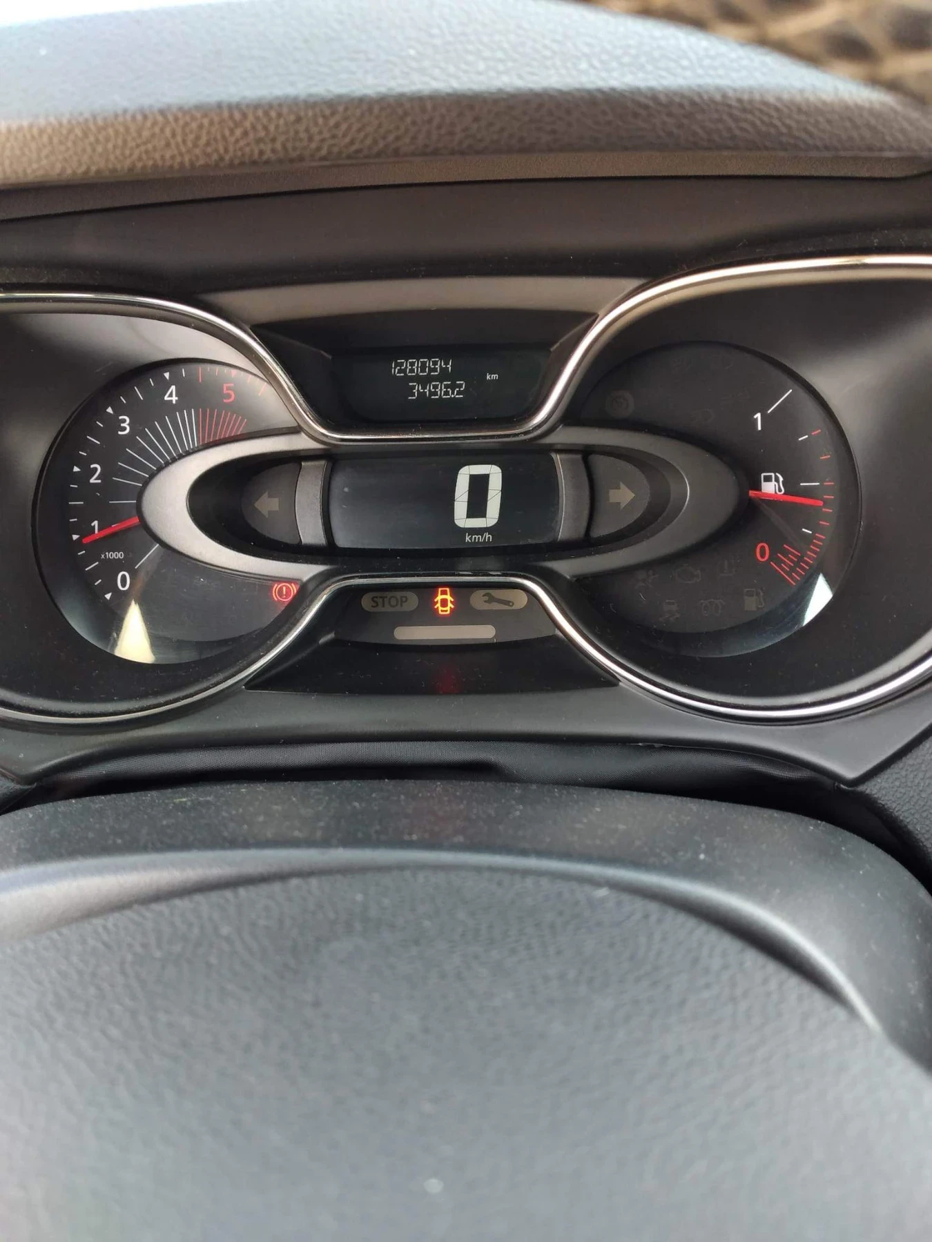 Renault Captur 1.5DCI, снимка 7 - Автомобили и джипове - 55545525