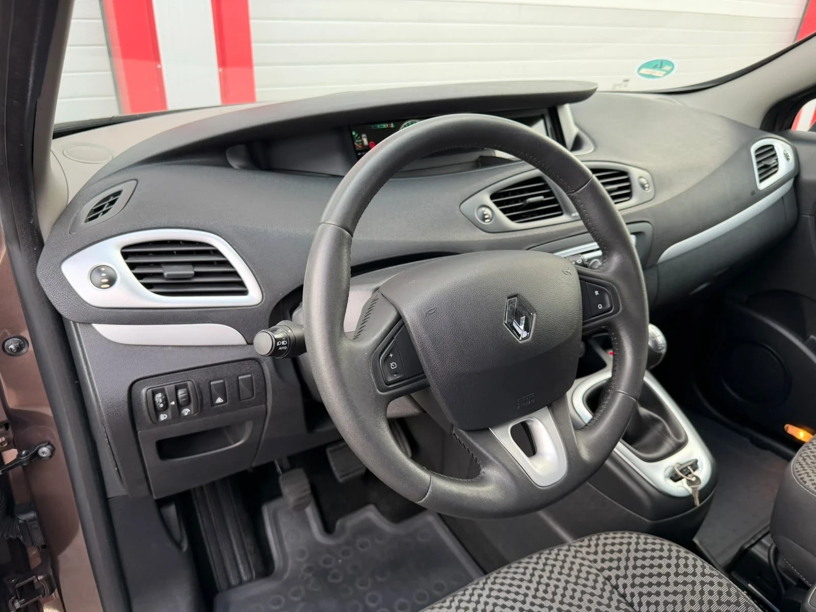 Renault Scenic 1.4I NAVI KEY LESS START STOP 6-SPEED ЛИЗИНГ!!!, снимка 13 - Автомобили и джипове - 56074433